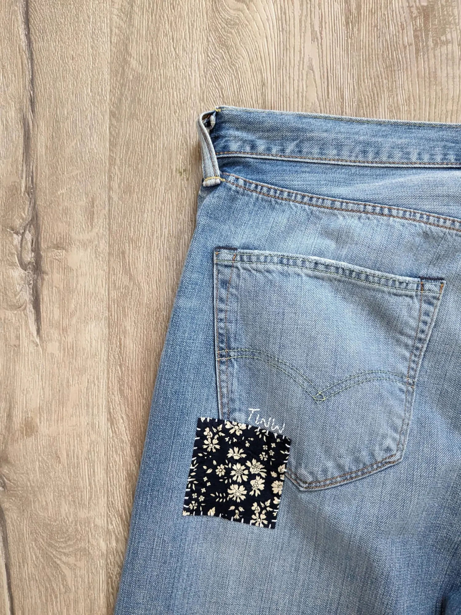 #25 Patched Vintage Jeans 36"