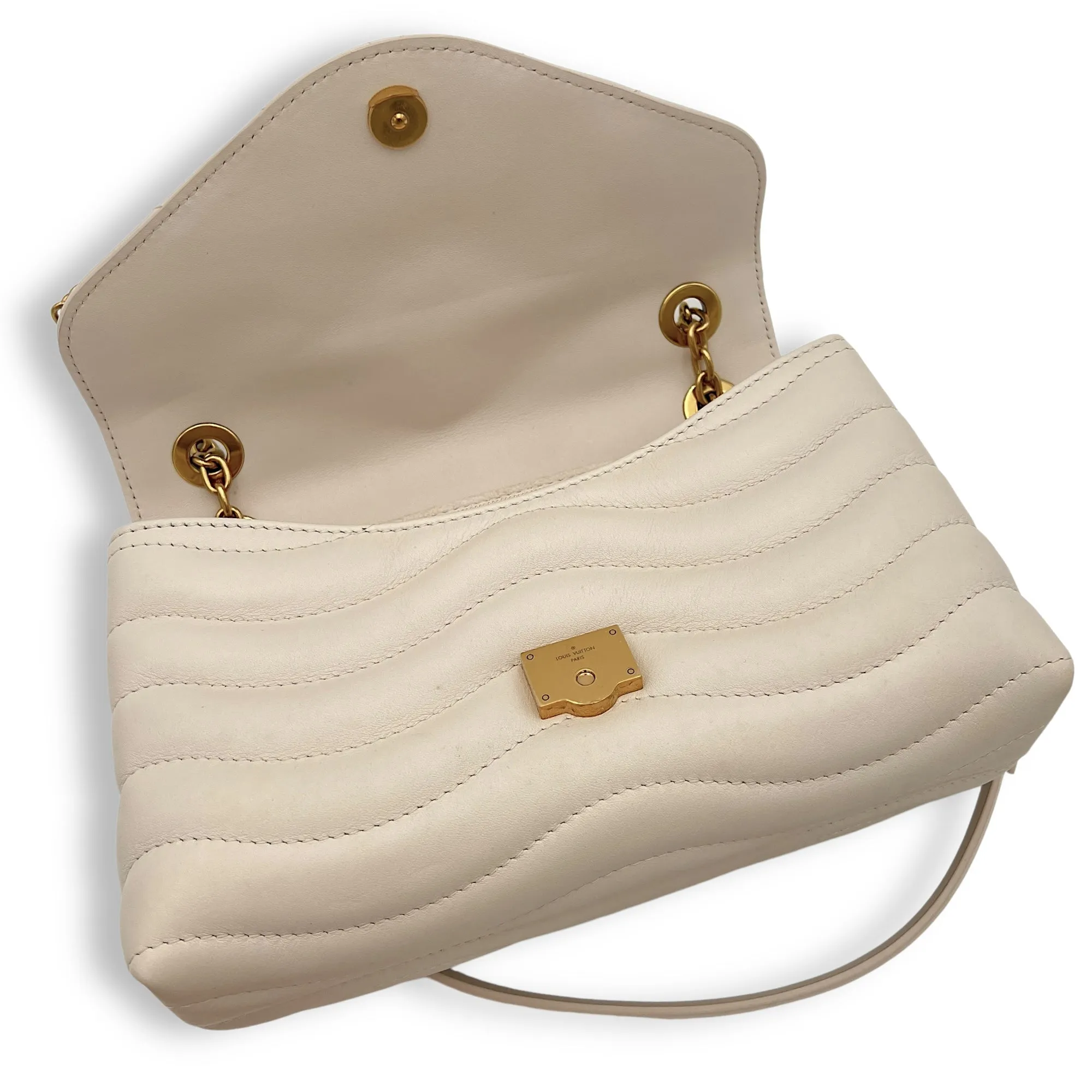 Chain Wave Beige Crossbody Bag in Calfskin, Gold hardware