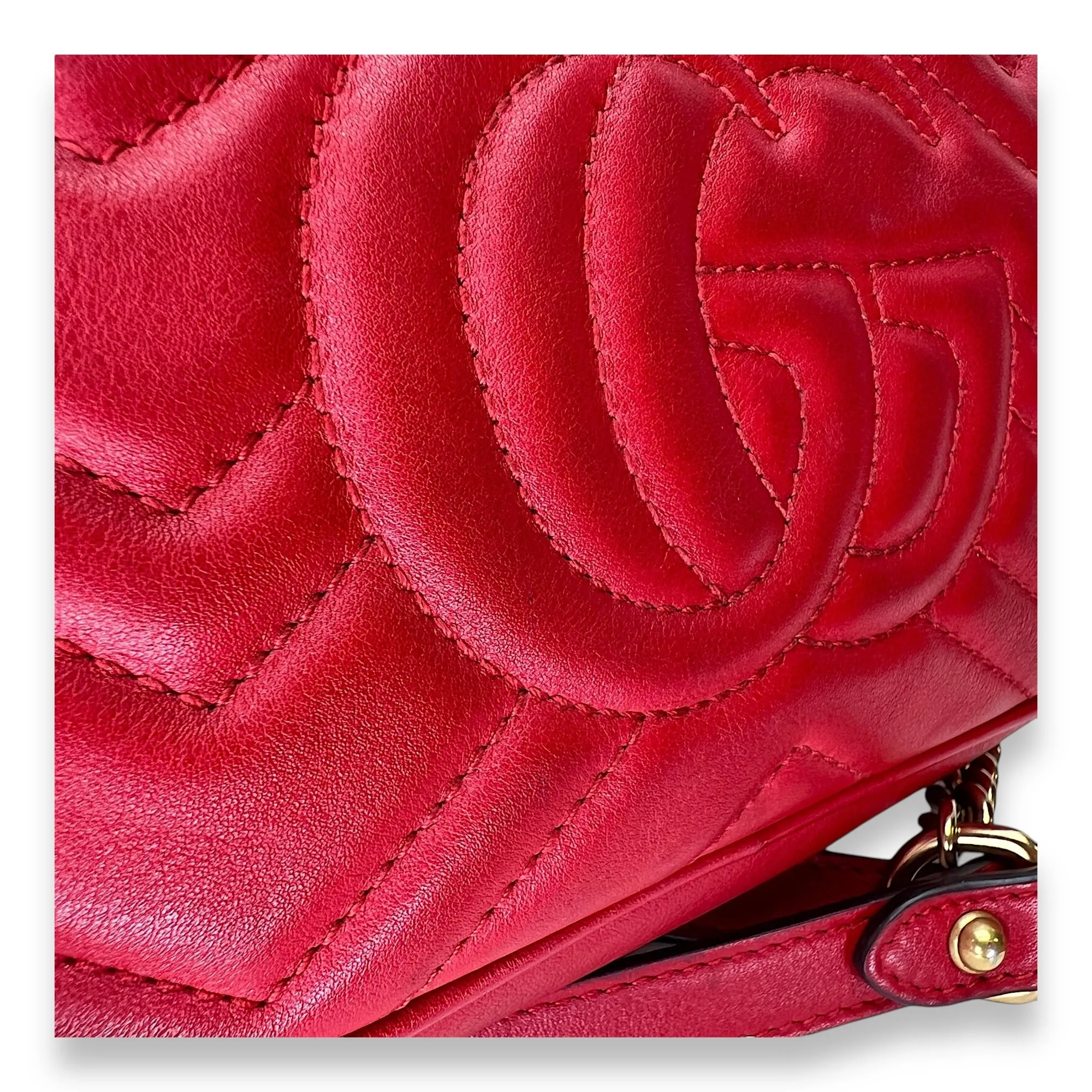 GG Marmont NA Crossbody Bag Red in Calfskin, Gold