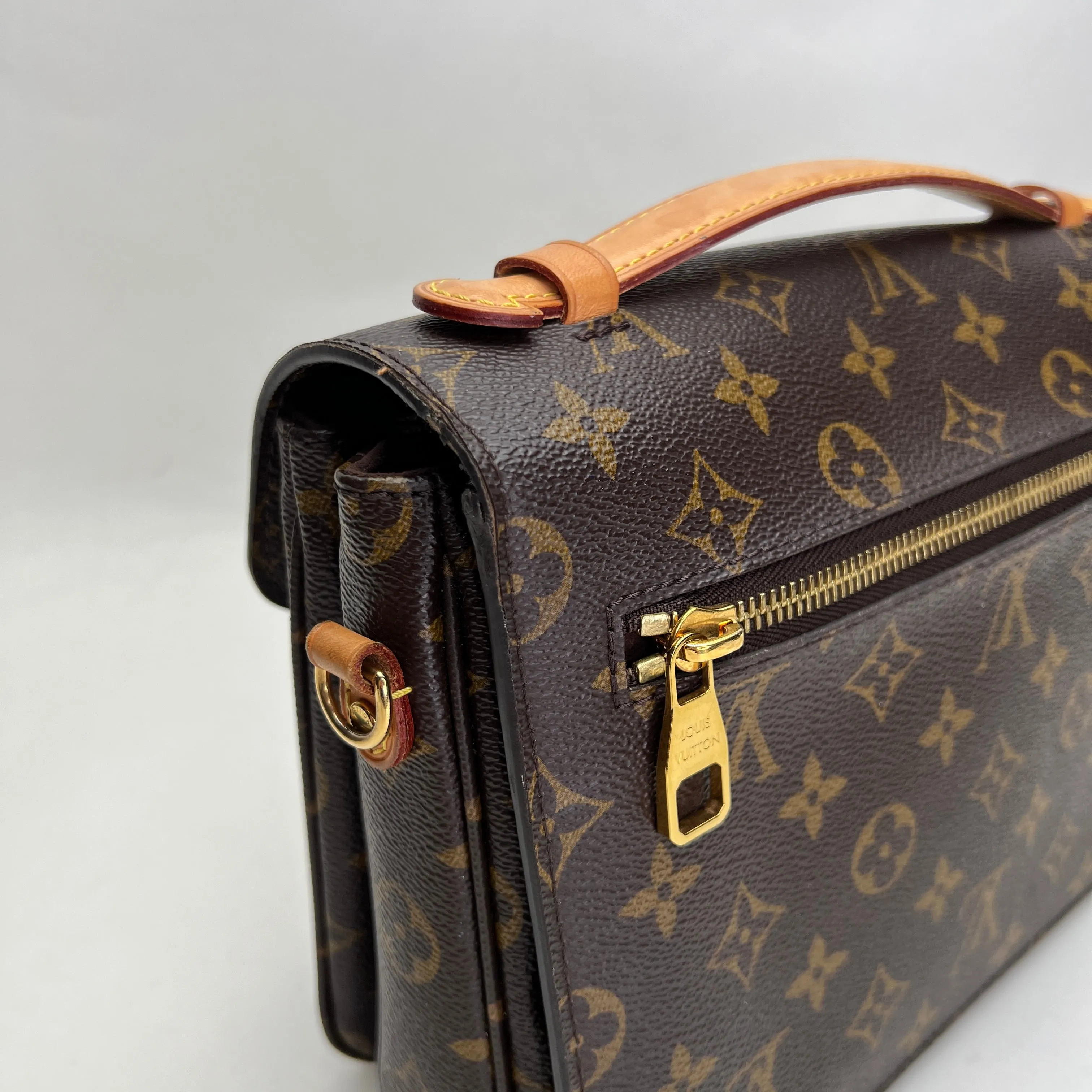 Metis Pochette Brown Crossbody Bag in Monogram Coated Canvas, Gold hardware